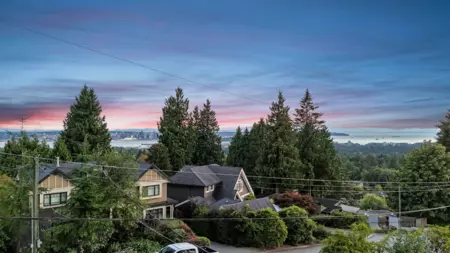 212 W Balmoral Road, North Vancouver, BC, North Vancouver — Single Family Residence for sale