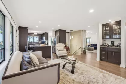 Hallway Photo of 212 W Balmoral Road, North Vancouver, BC