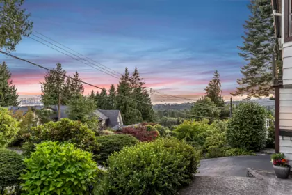 Neighborhood Park Photo Near 212 W Balmoral Road, North Vancouver, BC