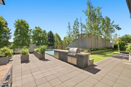 Backyard Photo of 304 1306 Fifth Avenue, New Westminster, BC