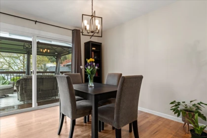 Breakfast Nook Photo of 3712 Old Clayburn Road, Abbotsford, BC