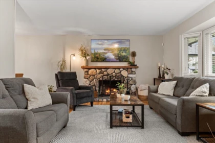 3712 Old Clayburn Road, Abbotsford, BC, Abbotsford — Single Family Residence for sale