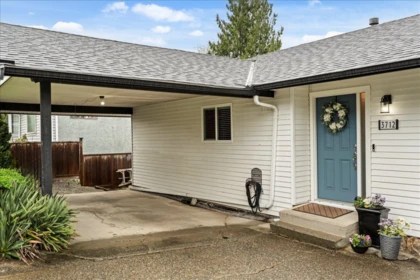 3712 Old Clayburn Road, Abbotsford, BC, Abbotsford — Single Family Residence for sale