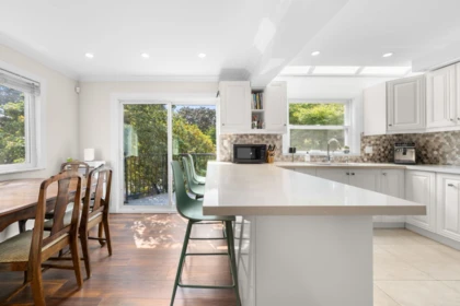 Kitchen Photo of 4 230 W 16th Street, North Vancouver, BC
