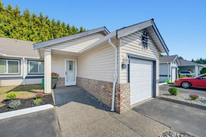 8 5550 Langley Bypass, Langley, BC, Langley — Townhouse for sale