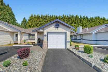 8 5550 Langley Bypass, Langley, BC, Langley — Townhouse for sale