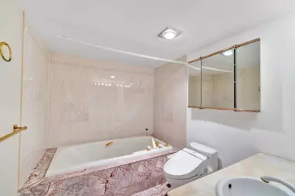 Entry Foyer Photo of 203 1675 Hornby Street, Vancouver, BC