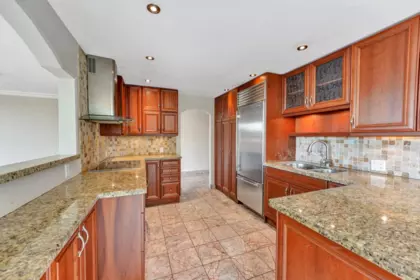 Primary Bathroom Photo of 203 1675 Hornby Street, Vancouver, BC