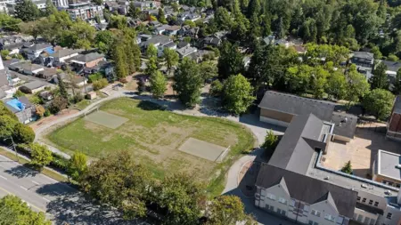 Backyard Photo of 2 2124 E 8 Avenue, Vancouver, BC