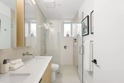 Entry Foyer Photo of 2 2124 E 8 Avenue, Vancouver, BC