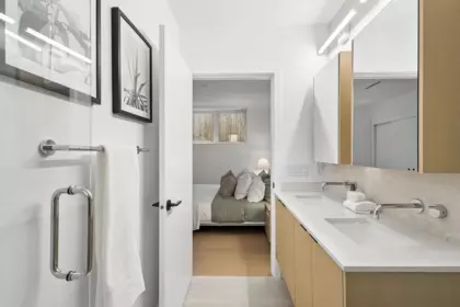 Hallway Photo of 2 2124 E 8 Avenue, Vancouver, BC