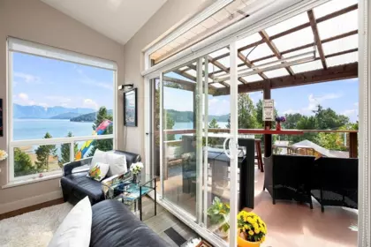 Breakfast Nook Photo of 491 Woodland Avenue, Gibsons, BC