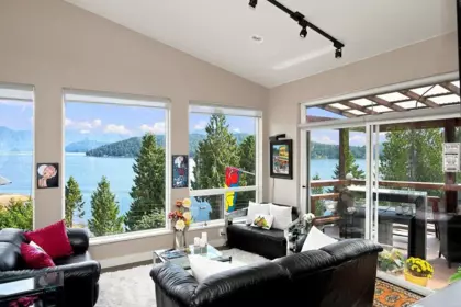 491 Woodland Avenue, Gibsons, BC, Gibsons — Single Family Residence for sale