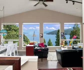 491 Woodland Avenue, Gibsons, BC, Gibsons — Single Family Residence for sale