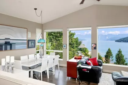 491 Woodland Avenue, Gibsons, BC, Gibsons — Single Family Residence for sale