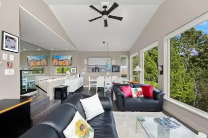 Kitchen Island Photo of 491 Woodland Avenue, Gibsons, BC