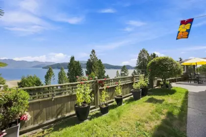 491 Woodland Avenue, Gibsons, BC, Gibsons — Single Family Residence for sale