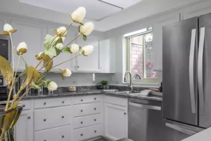 Kitchen Photo of 102 1368 Foster Street, White Rock, BC