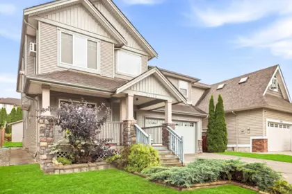 Living Room Photo of 34158 Amblewood Place, Abbotsford, BC