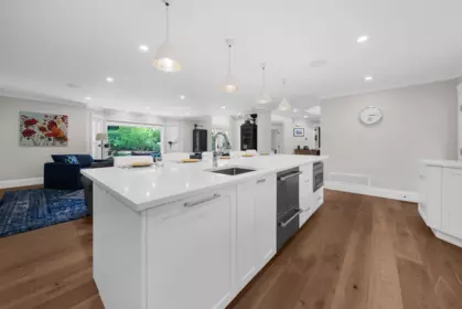 Kitchen Island Photo of 3330 140 Street, Surrey, BC