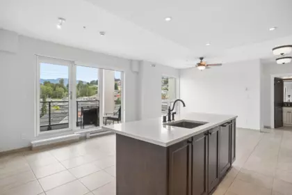 301 4721 Hastings Street, Burnaby, BC, Burnaby — Apartment/Condo for sale