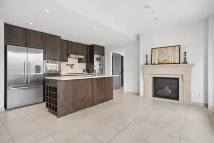 301 4721 Hastings Street, Burnaby, BC, Burnaby — Apartment/Condo for sale