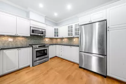 Kitchen Island Photo of 41 2533 152 Street, White Rock, BC