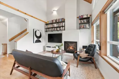 2323 Aspen Court, Whistler, BC, Whistler — Triplex for sale