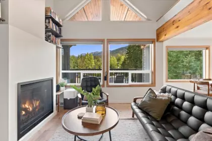 2323 Aspen Court, Whistler, BC, Whistler — Triplex for sale