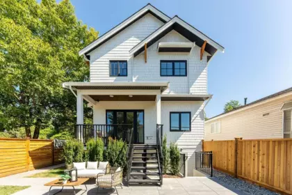 2598 E 16th Avenue, Vancouver, BC, Vancouver — Half Duplex for sale