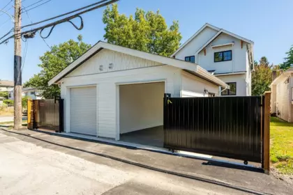 Garden / Landscaping Photo of 2598 E 16th Avenue, Vancouver, BC