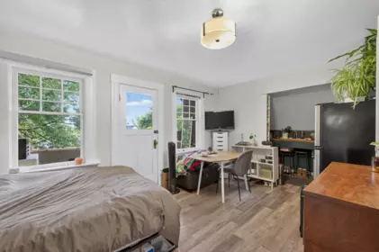Hot Tub / Spa Photo of 236 W 12th Avenue, Vancouver, BC