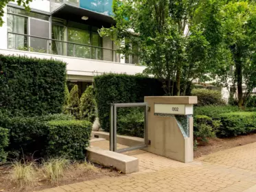 Entry Foyer Photo of 2 1777 W 7th Avenue, Vancouver, BC