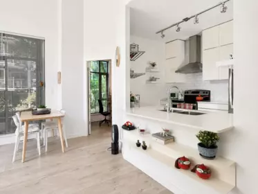 Kitchen Island Photo of 101 3070 Guildford Way, Coquitlam, BC