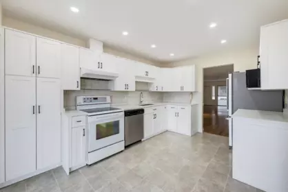 Breakfast Nook Photo of 100 32691 Garibaldi Drive, Abbotsford, BC