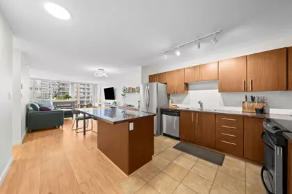 Living Room Photo of 1007 2088 Madison Avenue, Burnaby, BC