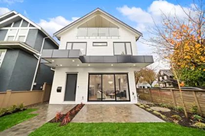 1095 E 14th Avenue, Vancouver, BC, Vancouver — Half Duplex for sale