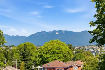 Front Yard Photo of 1 3018 E 19th Avenue, Vancouver, BC