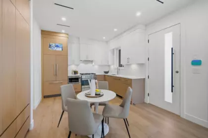Kitchen Island Photo of 1 3018 E 19th Avenue, Vancouver, BC