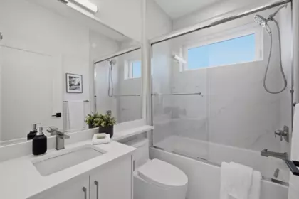 Powder Room Photo of 1 3018 E 19th Avenue, Vancouver, BC