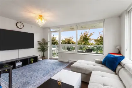 702 988 Quayside Drive, New Westminster, BC, New Westminster — Apartment/Condo for sale