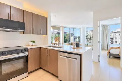 Kitchen Island Photo of 1708 898 Carnarvon Street, New Westminster, BC