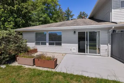 9 5706 Ebbtide Street, Sechelt, BC, Sechelt — Townhouse for sale