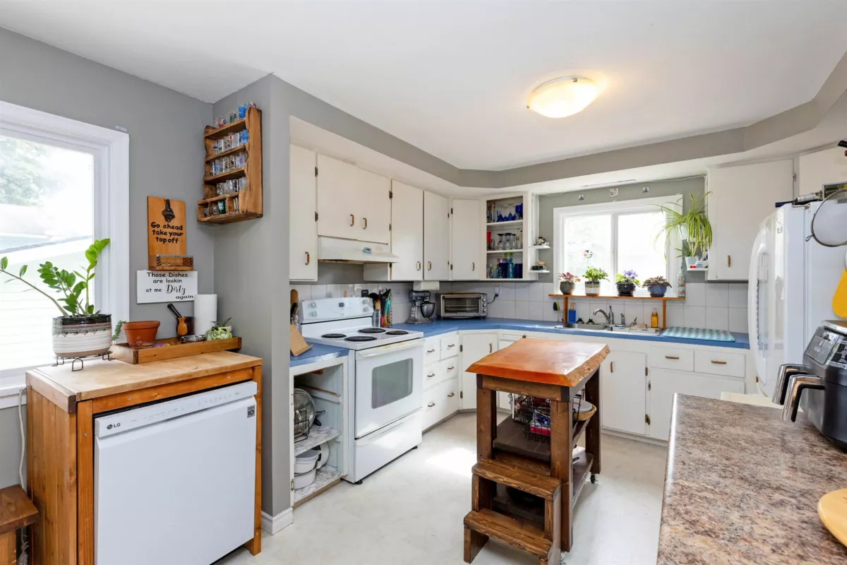 Breakfast Nook Photo of 3530 Hastings Street, Port Coquitlam, BC