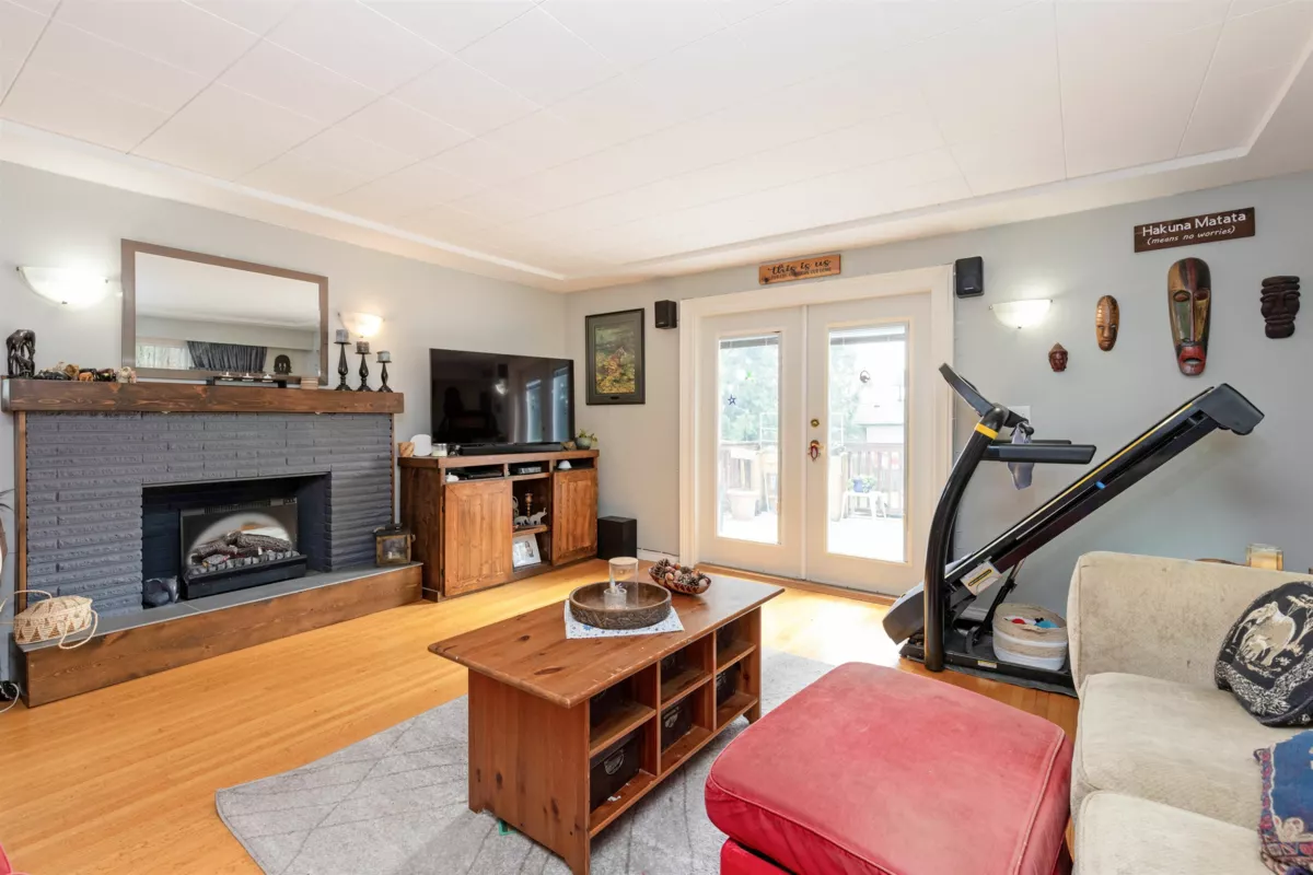 Kitchen Island Photo of 3530 Hastings Street, Port Coquitlam, BC
