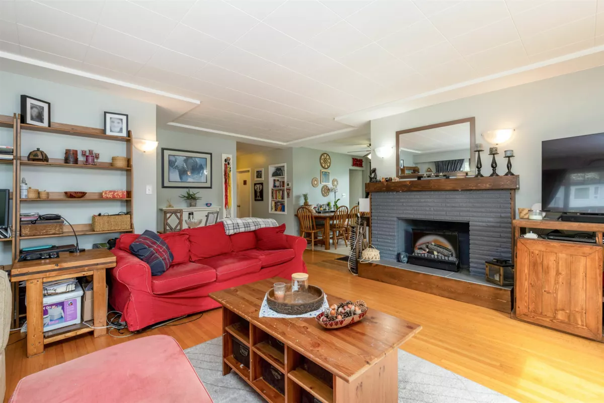 Kitchen Photo of 3530 Hastings Street, Port Coquitlam, BC