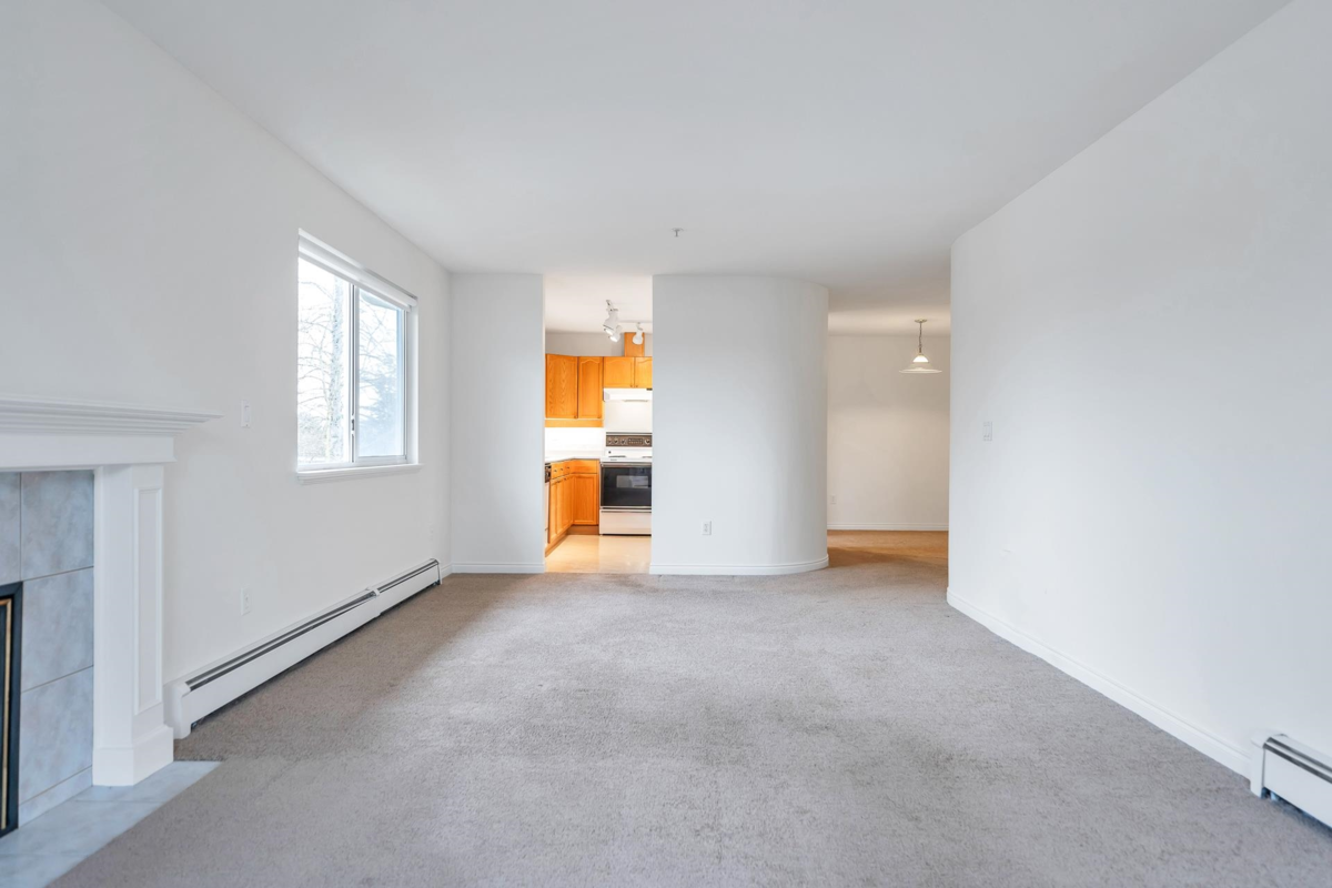 Walk-In Closet Photo of 210 9260 No.2 Road, Richmond, BC