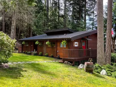 1517 Whitesails Drive, Bowen Island, BC, Bowen island — Single Family Residence for sale