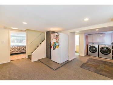 Kitchen Island Photo of 18791 60 Avenue, Surrey, BC