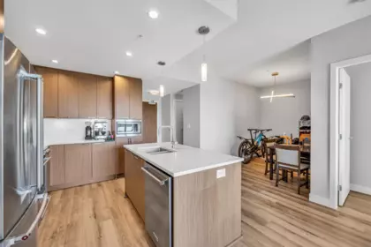 406 4289 Hastings Street, Burnaby, BC, Burnaby — Apartment/Condo for sale